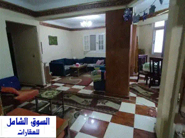 شقة بحرية فاخرة للبيع بالإسكندرية - شاطئ النخيل | خطوات من البحر!