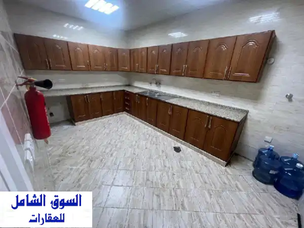 شقة للإيجار في العين - عشارج | غرفتين وصالة | 35 ألف درهم سنوياً
