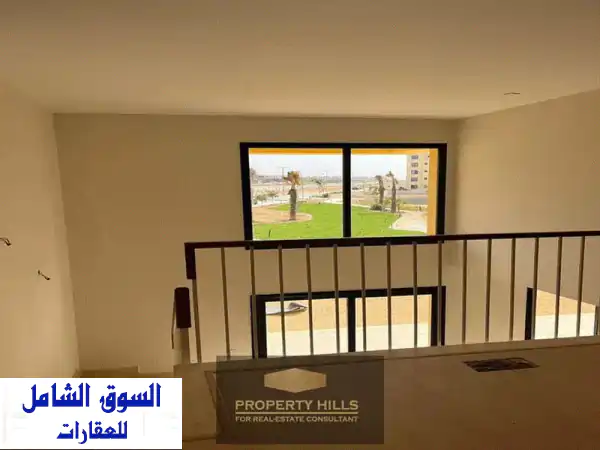 دوبلكس فاخر متشطب 278م + حديقة 114م في كمبوند أو...