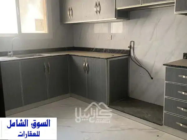 شقة للإيجار في مدينة عيسى - غرفتين نوم، موقف مظلل، سعر مغرٍ!