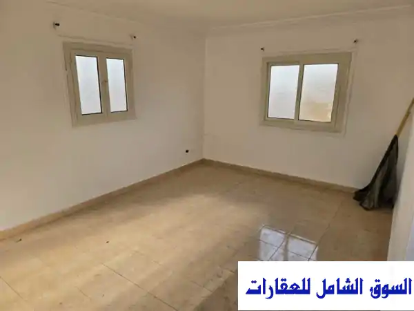 استوديو روف فاخر بإطلالة خلابة على شارع جمال...