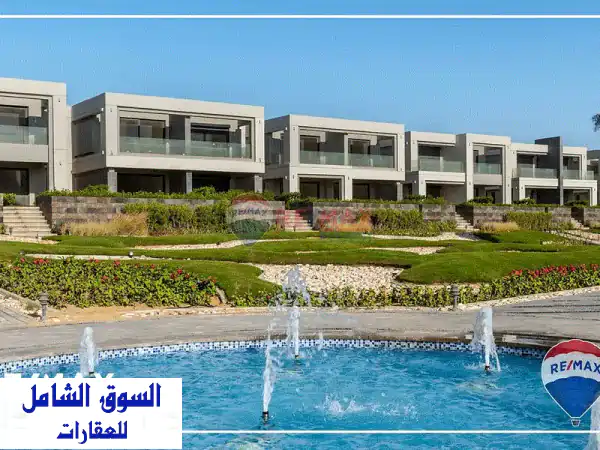 توين هاوس فاخر بإطلالة خلابة على حمام السباحة...