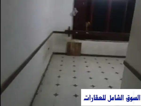عيادة للبيع فى الحي السابع دور اول بجوار الاردنية...