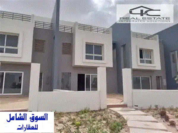 فيلا توين هاوس فاخرة للبيع في هايد بارك القاهرة الجديدة | مساحة 300م² | إطلالة خلابة