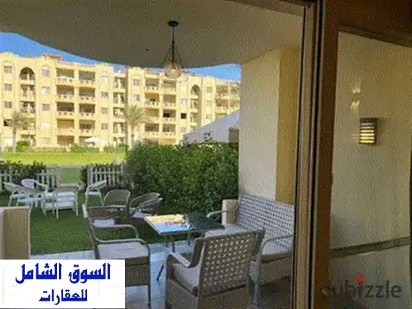شاليه أرضي فاخر للإيجار في أمواج الساحل الشمالي - إطلالة مباشرة على حمام السباحة!