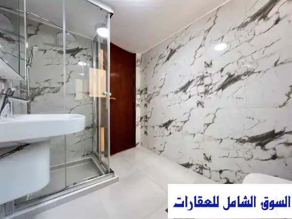 شقة فاخرة للإيجار في سلوى - حولي | 3 غرف نوم، 200 متر، حمام سباحة!