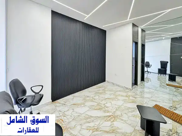 مكتب فاخر 25 متر مربع في جل الديب - موقع متميز! (350$ شهرياً)