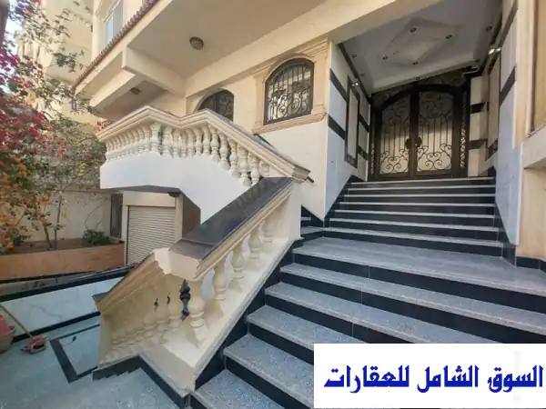 عمارة للبيع للاسكان الفاخر فى الحى التانى في الأحياء 6 أكتوبر