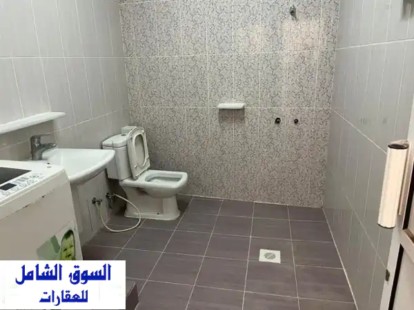 فرصة استثمارية ذهبية! عمارة تجارية راقية للبيع في...