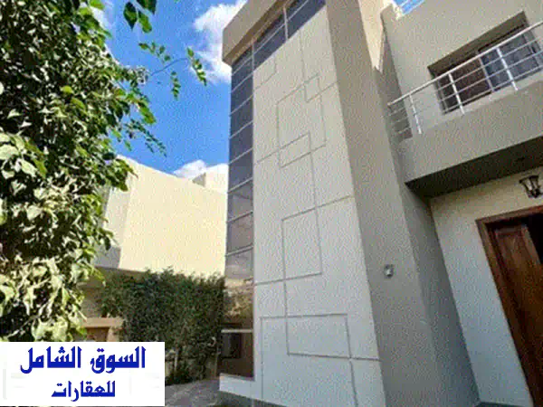 فيلا فاخرة للبيع في الشيخ زايد - مساحة 1100م²، 12 غرفة نوم، تصميم فاخر!