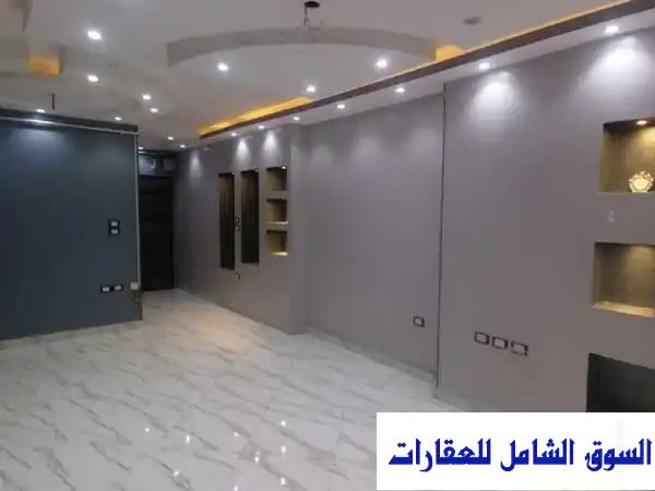 شقة سوبر لوكس نصف مفروشة للإيجار في حدائق الأهرام - موقع مميز و تشطيب فاخر