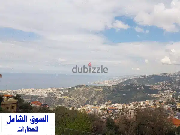 شقة فاخرة للبيع في كورنيش شهوان: حديقة خاصة...