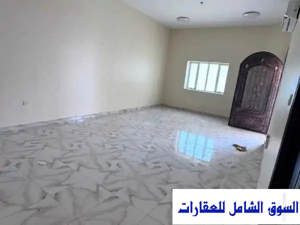 فيلا دوبلكس فاخرة للإيجار السنوي في شعاب الاشخر العين - 5 غرف نوم، حوش واسع، باركن خاص!