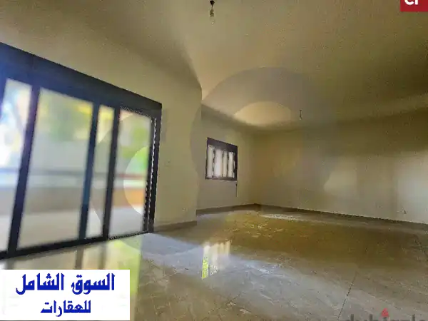 شقة فاخرة للبيع في زوق مصبح - ٣ غرف نوم، مواقف...