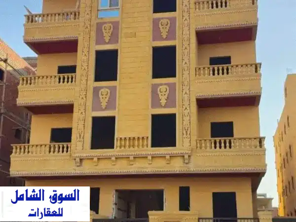 شقة للبيع - أول صف على طريق السويس! أمام...