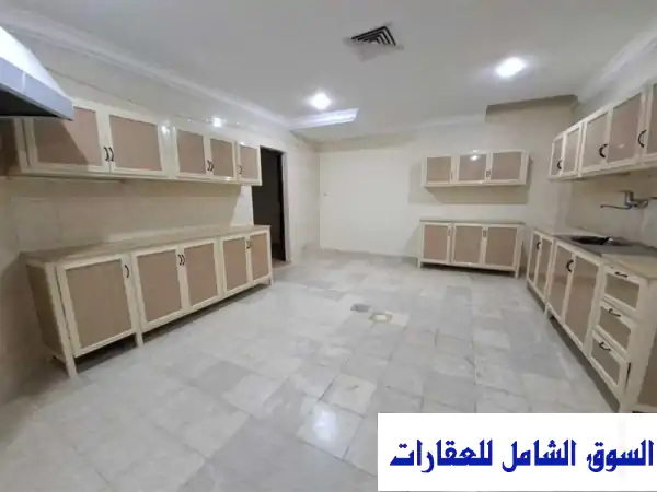 فيلا فاخرة للإيجار في حطين - دور سرداب مع حوش! 750 دينار فقط!