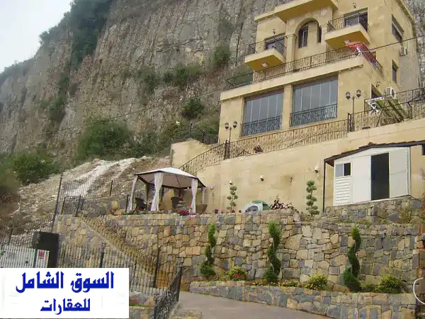 فيلا فاخرة للإيجار في منطقة بحمدون - إطلالة...