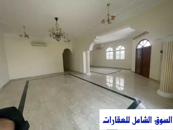 فيلا فاخرة للإيجار في شرقان، الشارقة - مسكن مثالي لعائلتك!