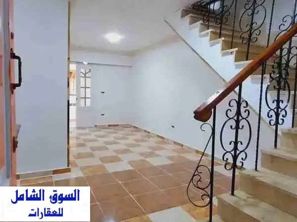 شقة روف فاخرة للبيع في العجمي - شاطئ النخيل | بحر...