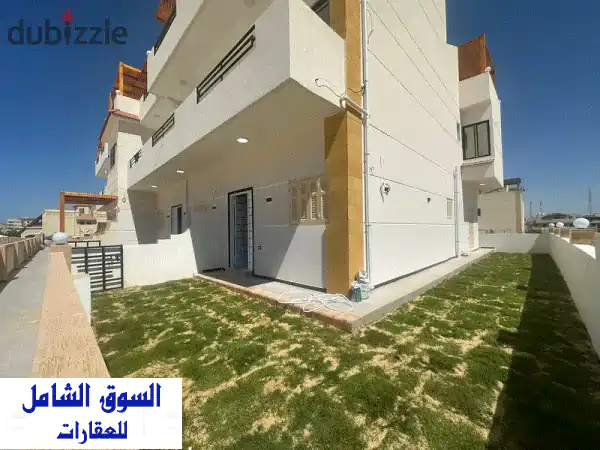 شاليه أرضي فاخر بحديقة خاصة وحمام سباحة -...