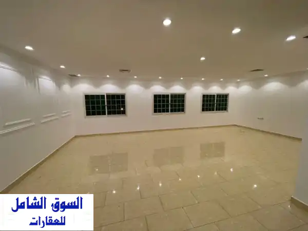 دور ثاني فاخر للإيجار في سلوى - مساحات واسعة...