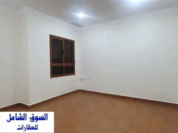 شقة جميلة وواسعة في الجابرية تحتوي على 4 غرف نوم مع شرفة. مطبخ، غرفة خادمة، الإيجار 700 دينار كويتي ...