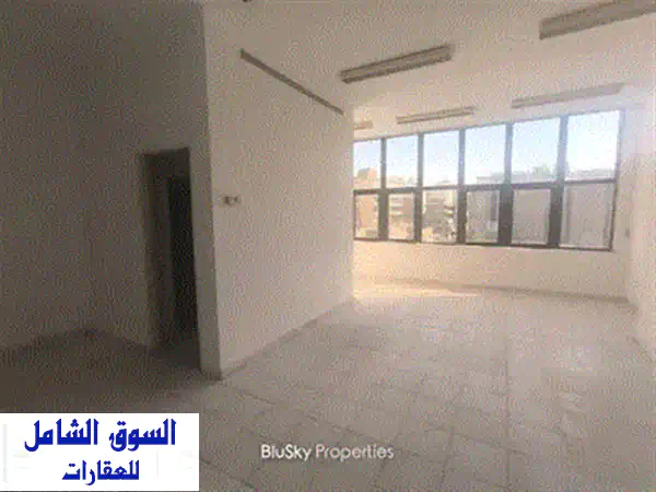 مكتب فاخر للإيجار في حرش تابت - تصميم خشبي مميز! (RA8236)