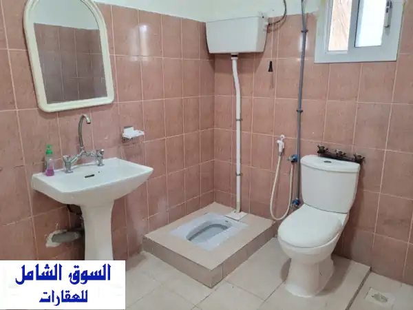 منزل للإيجار في مدينة حمد دوار 2 جهة الهاي واي منزل مكون من 5 غرف  مطبخ  3 حمامات  كراج كبير  ...