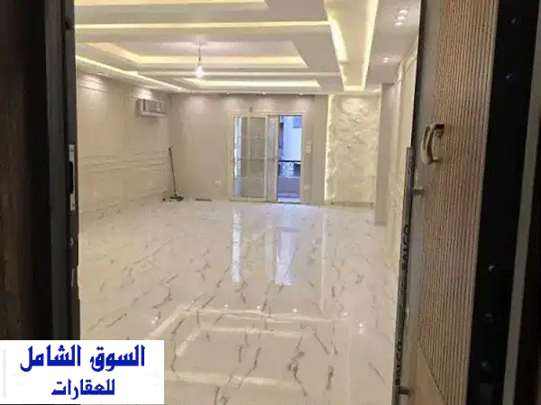 شقة فاخرة للإيجار في زايد هايتس - أول سكن! مساحة 230 متر...