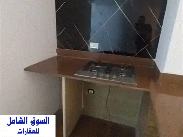 شقه للإيجار كمقر اداري في غرب سوميد موقع مميز...