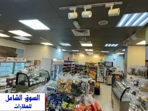 فرصة استثمارية مميزة! محل تجاري للتنازل في مصفح الشعبية، أبوظبي -  68 ألف درهم إيجار سنوي!