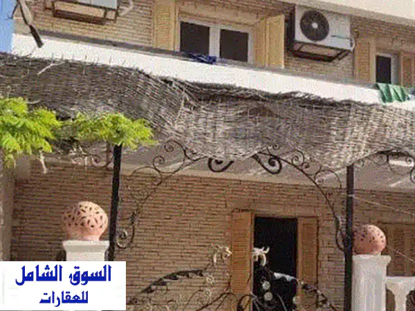 استمتع بِصيفٍ لا يُنسى في دوبلكس فاخر بقرية...