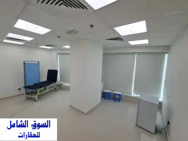 عيادة طبية فاخرة للإيجار في برج البزنس تاور - إطلالة خلابة على حديقة المجاز!