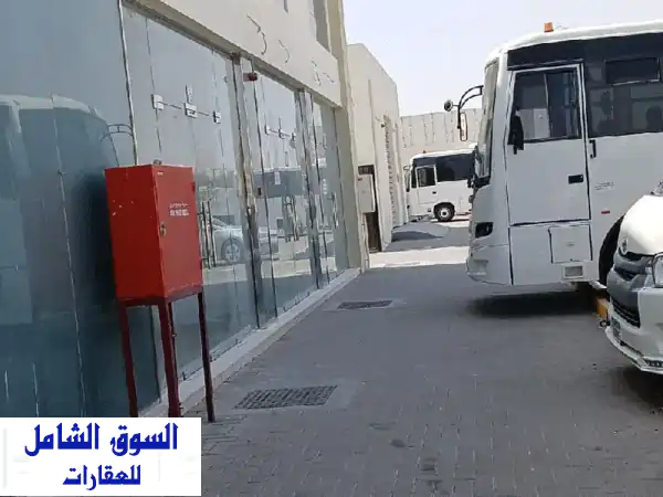 محلات تجارية للإيجار في العين - موقع مميز بمجمع الشركات (قريب من اللولو!)