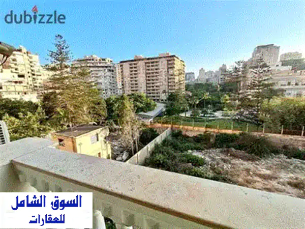 شقة فاخرة للإيجار في جراند فيو سموحة - مساحة 155 متر - إطلالة خلابة!