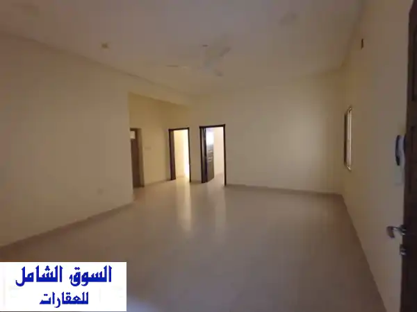 شقة أرضية للإيجار في البحير - غرفتين وحمامين - 200...