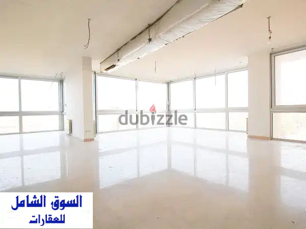 شقة فاخرة للبيع في وسط المدينة بإطلالة بحرية خلابة...