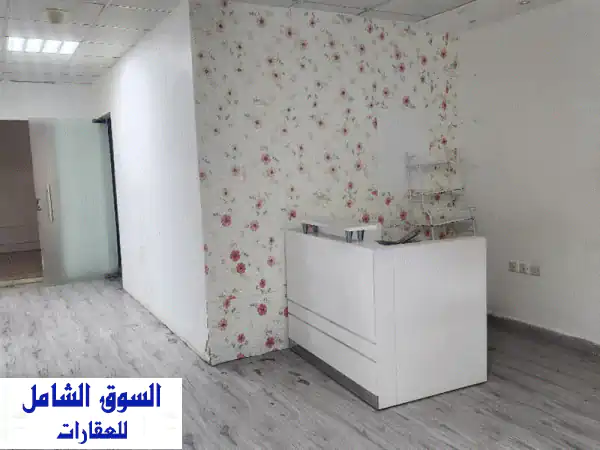 صالون مفروش جاهز للإيجار في الفجيرة - فرصة ذهبية لبدء مشروعك!