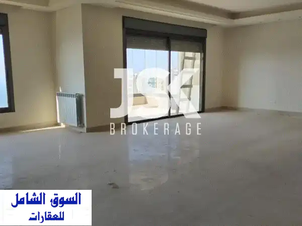 شقة فسيحة مطلة على البحر للبيع في ساحل alma - فرصة...