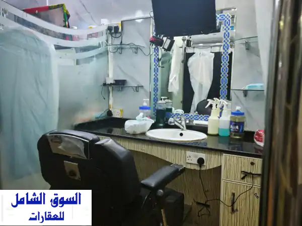 فرصة ذهبية! صالون رجالي راقي للبيع في الهيلي - موقع متميز و7 كراسي!