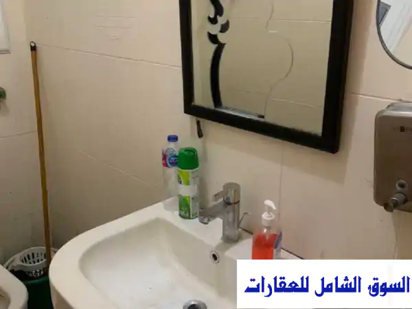 مكتب إداري فاخر للإيجار في التجمع الخامس - موقع متميز على الشارع الرئيسي!