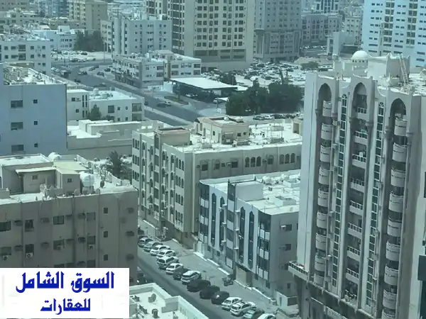 مكتب فاخر للبيع في أبراج الفالكون - مساحة 1580 قدم + موقف سيارة - فرصة استثمارية رائعة!
