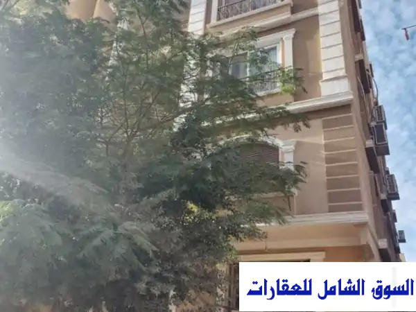 فرصة استثمارية ذهبية! عمارة كاملة للبيع في 6 أكتوبر - حي ثالث - واجهتين!