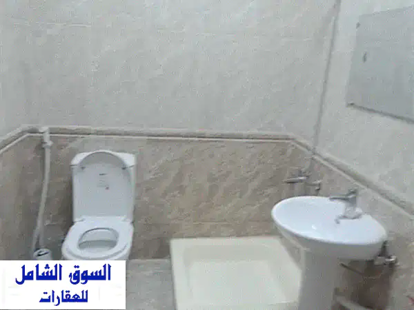 للإيجار في الشهامة الجديدة شقة غرفتين وغرفة خادمة و3 حمامات ومطبخ موقع ممتاز الشفة دور أول