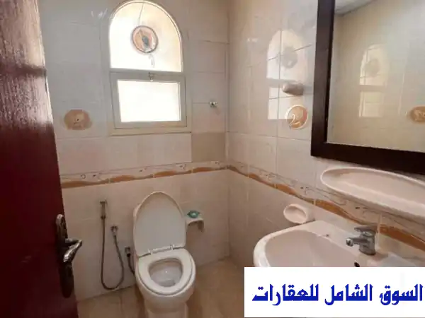 فيلا مستقلة فاخرة للإيجار السنوي في الروضة 3، عجمان | 5 غرف نوم، مساحة واسعة