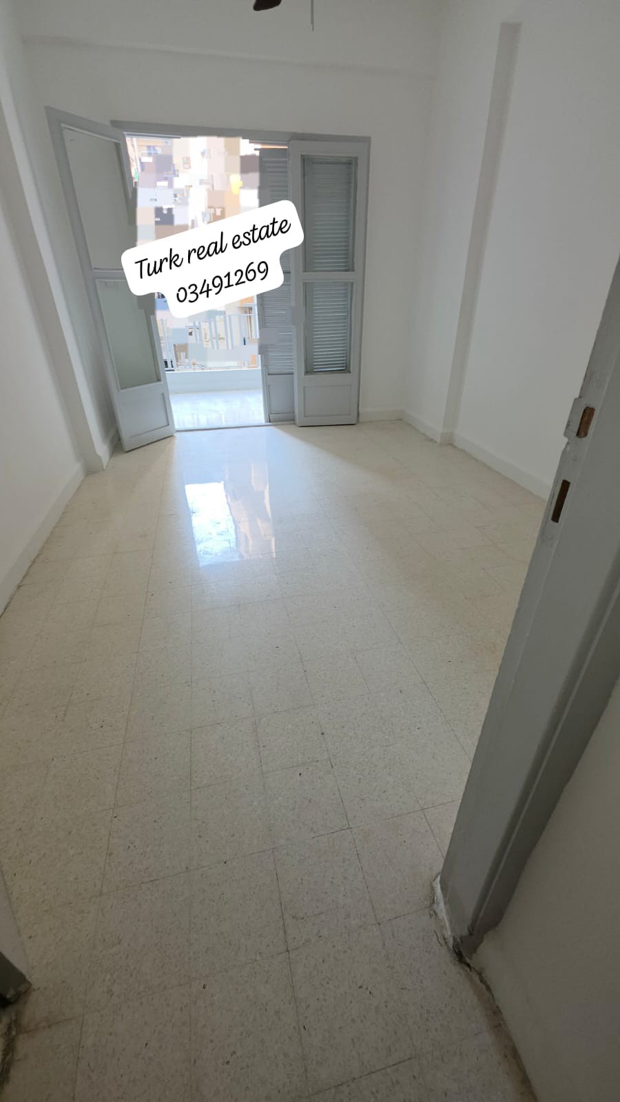 شقة للبيع في برج أبي حيدر