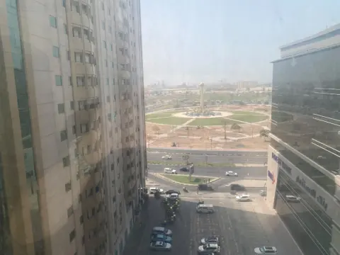 فرصة سكن مميزة في القاسمية - الشارقة شقة غرفتين وصالة حمامين - موقع حيوي وخدمات متكاملة حو