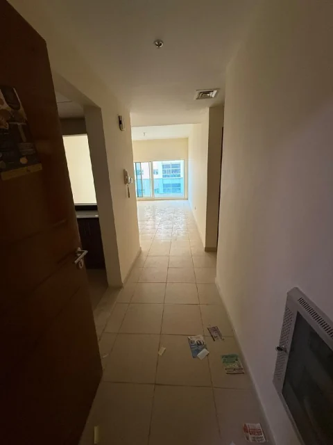 شقة جاهزة للسكن في أبراج عجمان ون تضم غرفتين وصالة وثلاثة حمامات وبلكونه وغرف ماستر مع خزا