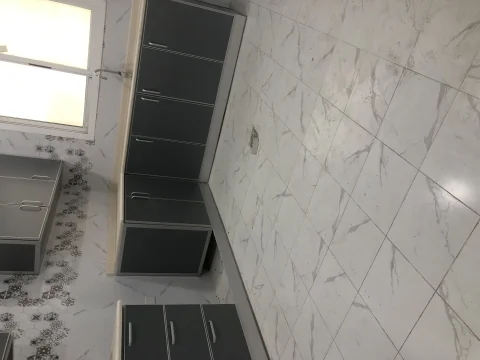فرصة العمر لدينا (2) شقق للبيع، أول ساكن، في منطقة جميلة جدا في الحد الجديد، بنظام عربي، ق