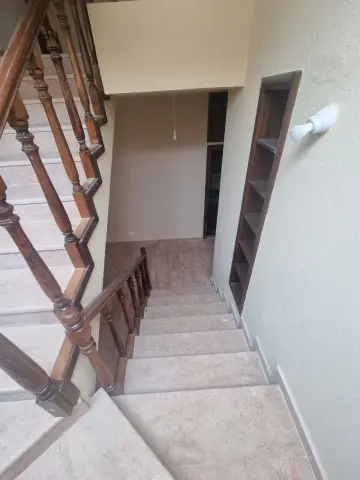 دوبلكس للبيع بلاط جبيل منظر رائع لا يحجب البناء ملبس حجر وجديد المساحة 340م مؤلف من 6 نوم